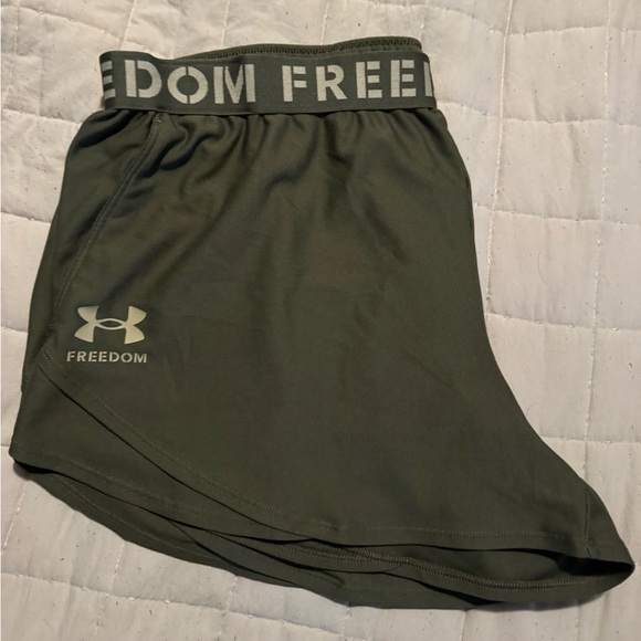 Under Armour Freedom Loose fit shorts - Picture 3 of 3